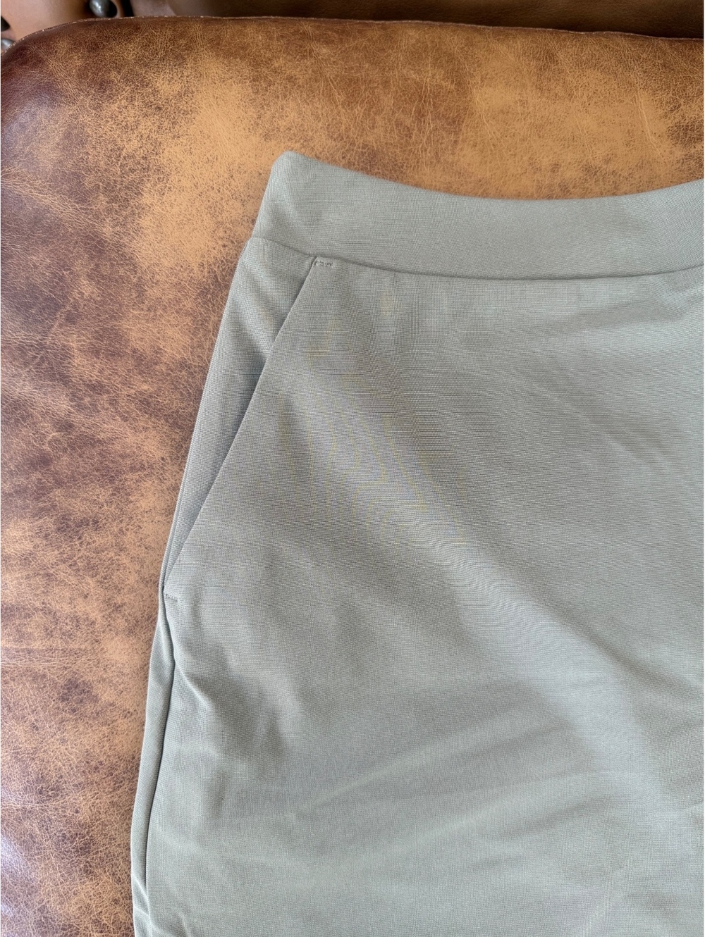 Women’s Vuori Meta Miniskirt ~Sz Medium Taupe High Rise Golf - Picture 2 of 7